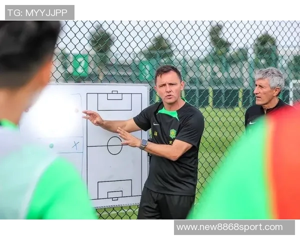 拉米罗首次公开带队训练分组对抗战术布局引关注